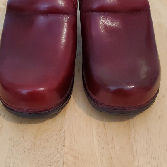 LL BEAN SZ 6 WINE COLORED CLOGS - Picture 6 of 6